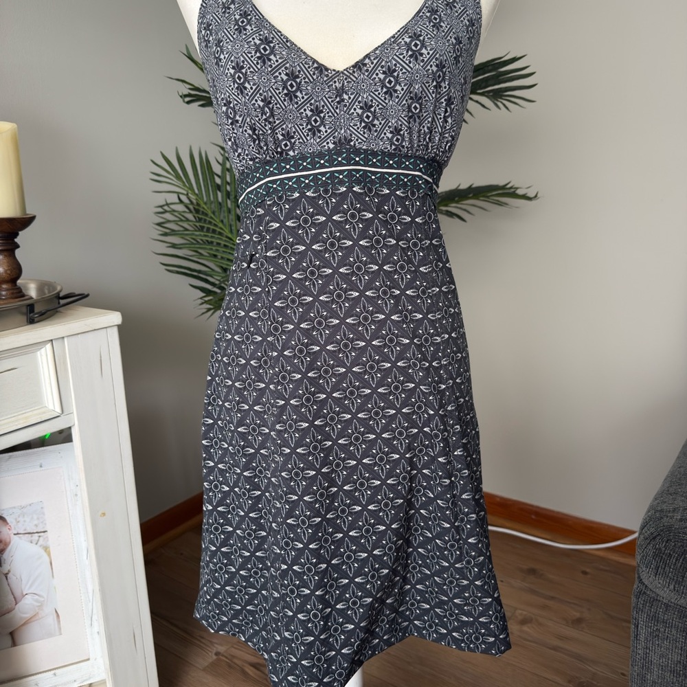 Athleta Black and White Sundress Sleeveless V-Neck